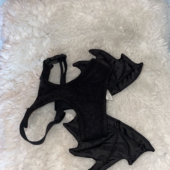 Pup crew Pet harness with bat wings great for dress up best for a smaller pet - Picture 6 of 7